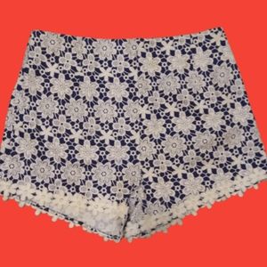UMGEE Navy White Daisy Shorts Size Small. NWOT!